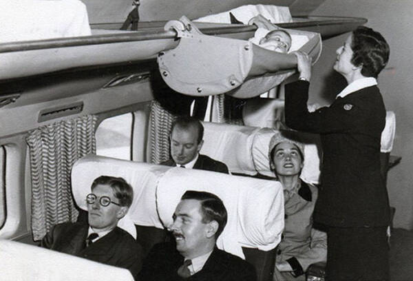 Как дети путешествовали на борту самолета в 1950-х