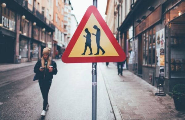22 забавных и странных дорожных знака, которые поднимут вам настроение