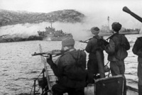 Теплоход и моторная лодка столкнулись на Волге
